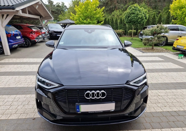 Audi e-tron cena 155000 przebieg: 59000, rok produkcji 2021 z Legnica małe 631